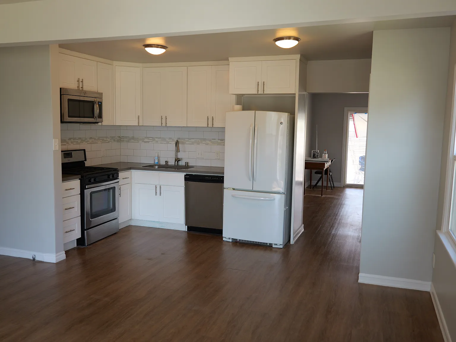 3 bed, 1200 sqft, $3,995 — Photo 4