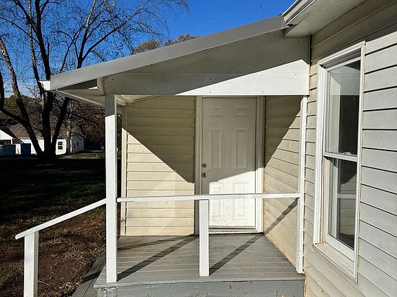 4th image of 230 Putnam St