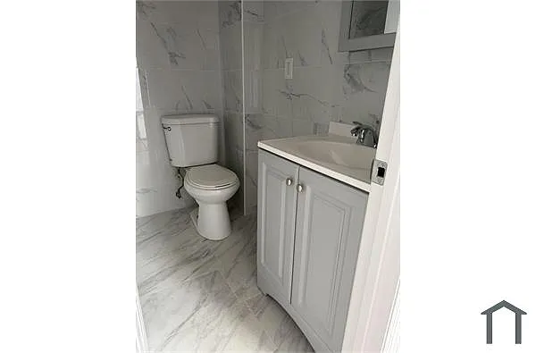 Building Photo - 1632 Taylor Ave #3