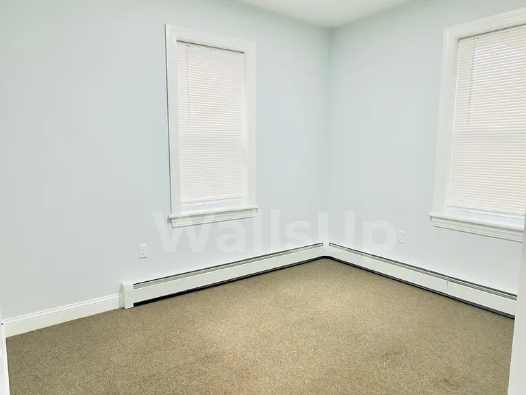17-19 Cabot St #1 — Photo 9