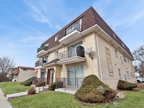 2nd image of 6534 W Montrose Ave APT 3W