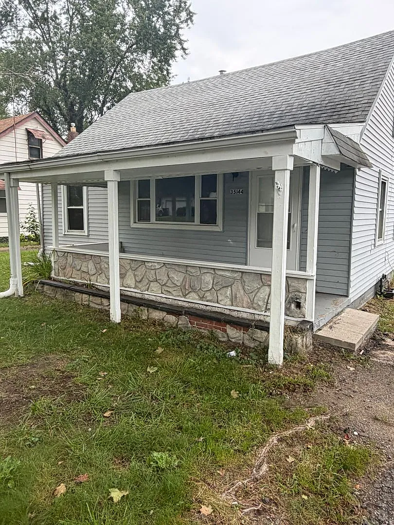 3 bedroom/1 bath 2 car garage — Photo 1