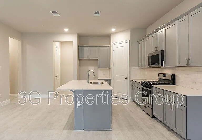 913 Ponds Edge Ln — Photo 9