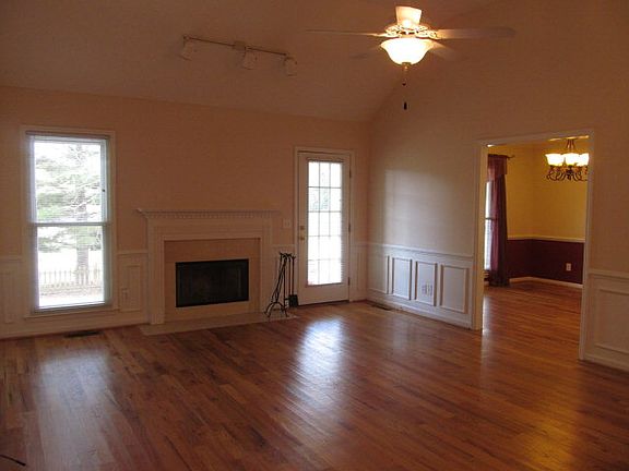 2nd image of 1061 Willow Woods Dr