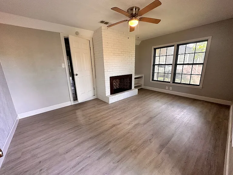 2416 N 32nd St — Photo 20