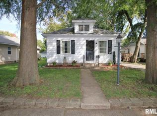 1008 S 8th St, Pekin, IL 61554