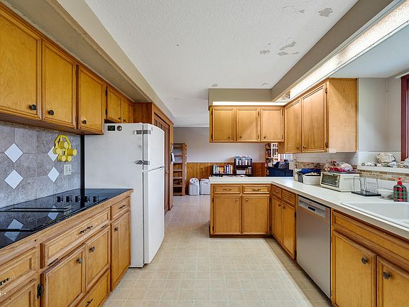 4th image of 1590 McCormick Loop Rd