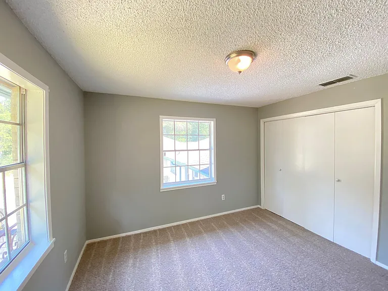 410 Cordell Dr — Photo 16