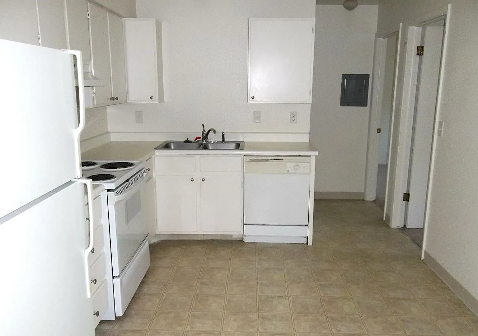 2115 West Plum Street — Photo 2