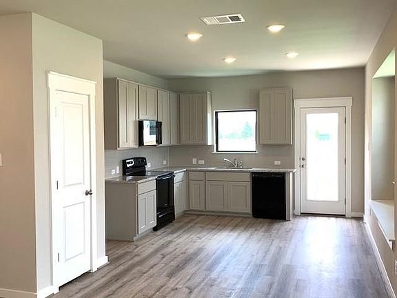 4th image of 252 Fieldwood Dr #D