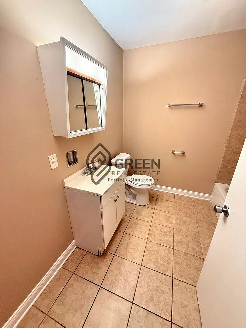 210 Tedmark Ct — Photo 3