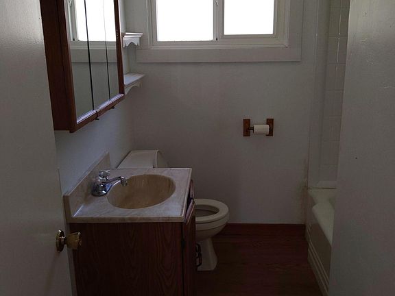 5th image of 376 W 21st St