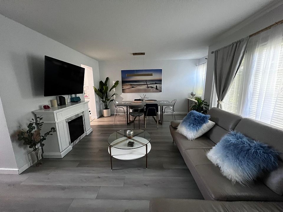 1st image of 2020 Robson Pl #14