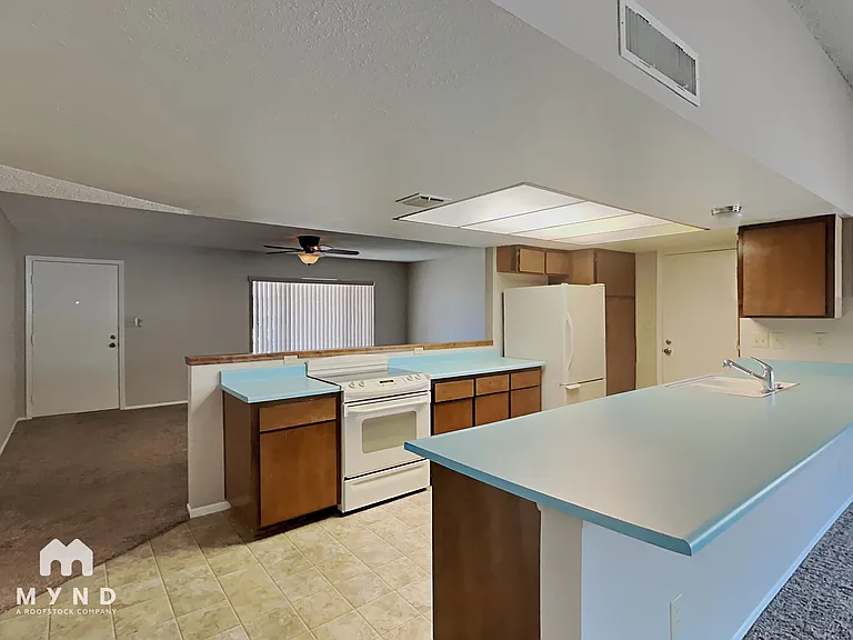 4250 E Kiowa St — Photo 6