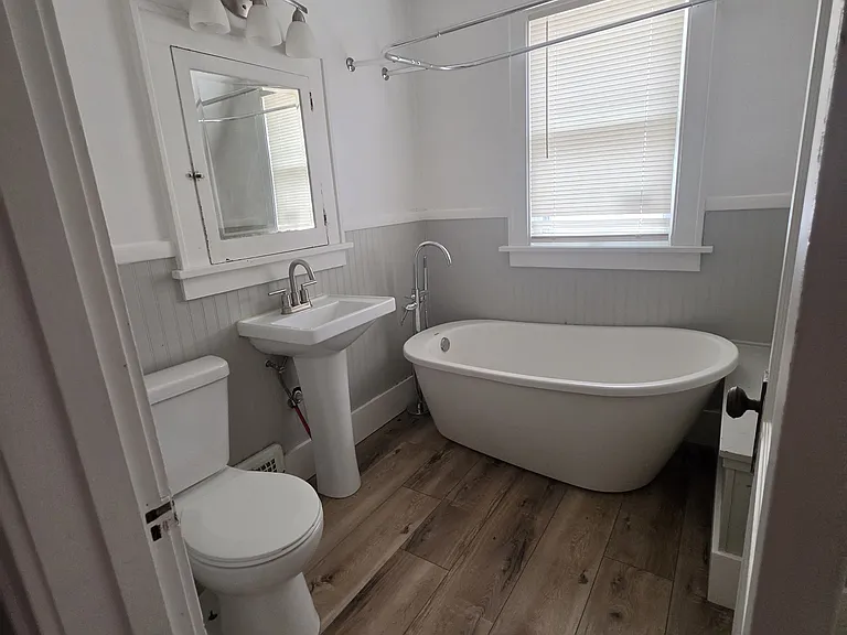 4562 Charles St — Photo 3