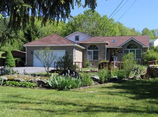 815 N Sand Branch Rd, Mount Hope, WV 25880