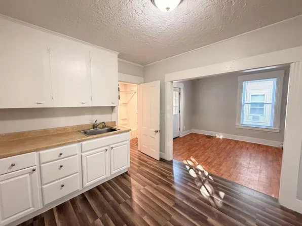 373 Lake Ave, Manchester, NH