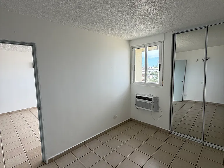 1050 Las Palmas Ave — Photo 6