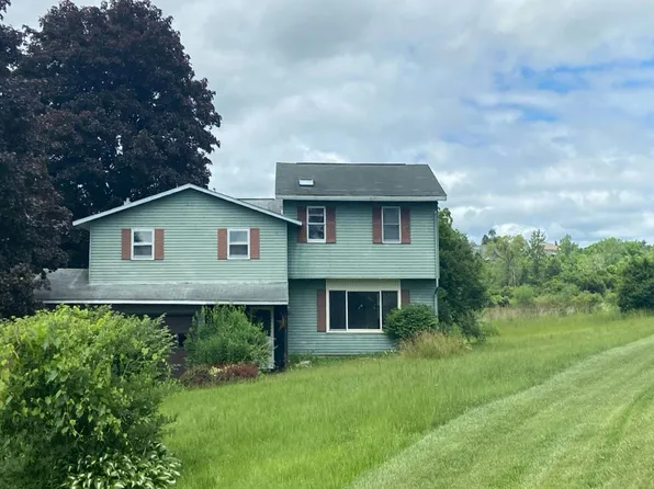 3616 Wildflower Cir, Syracuse, NY 13215