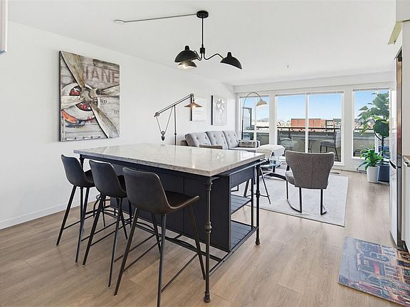 2nd image of 517 Fisgard St #407