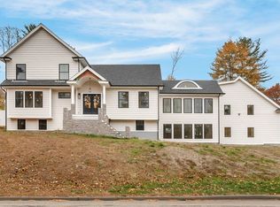 4 Lowell St, Lynnfield, MA 01940