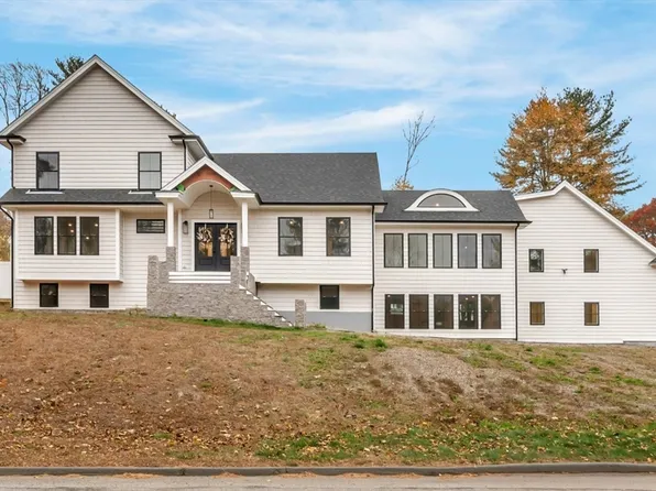 4 Lowell St, Lynnfield, MA 01940