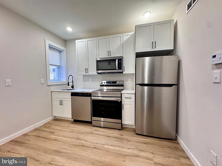 255 S 44th St #3 — Photo 3
