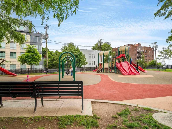 106 Griffith Street image 33 of 40