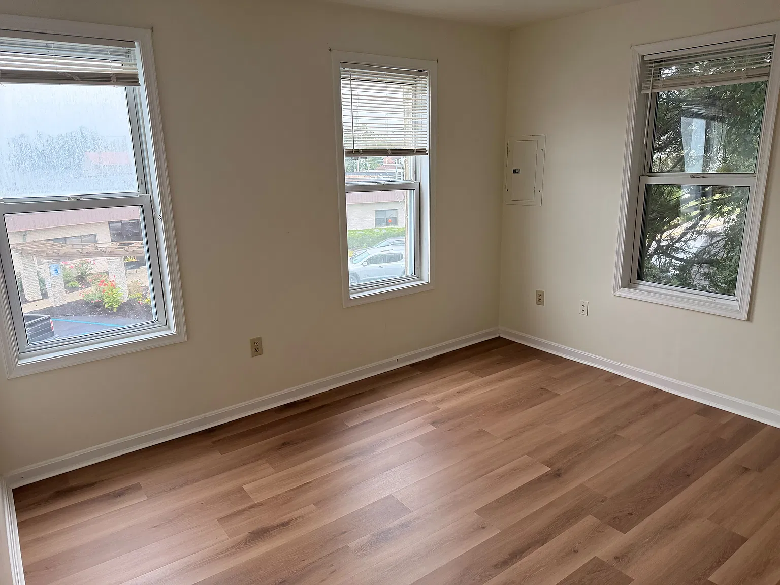 102 Delaware Ave — Photo 2