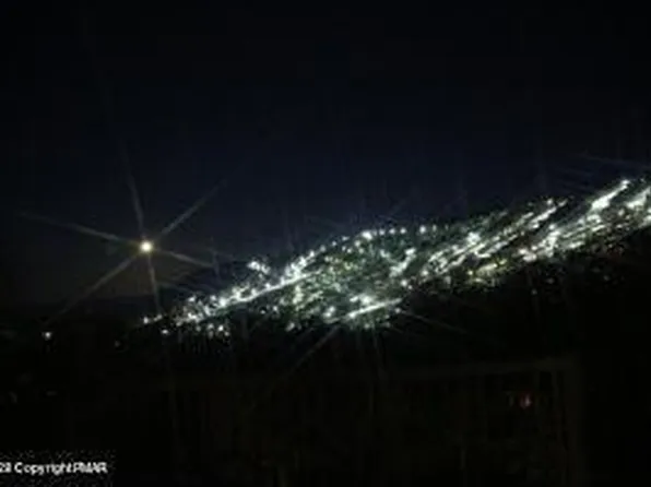 28 Camelback Rd, Tannersville, PA 18372