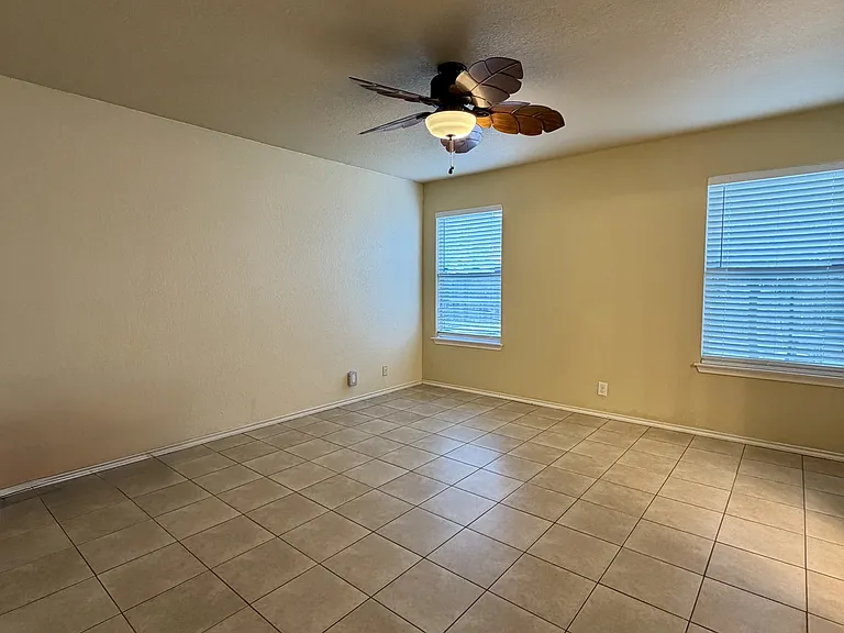 419 Dolly Dr — Photo 19
