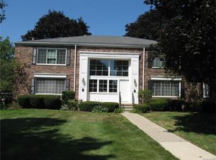 548 E Fox Hills Dr #1, Bloomfield Hills, MI 48304