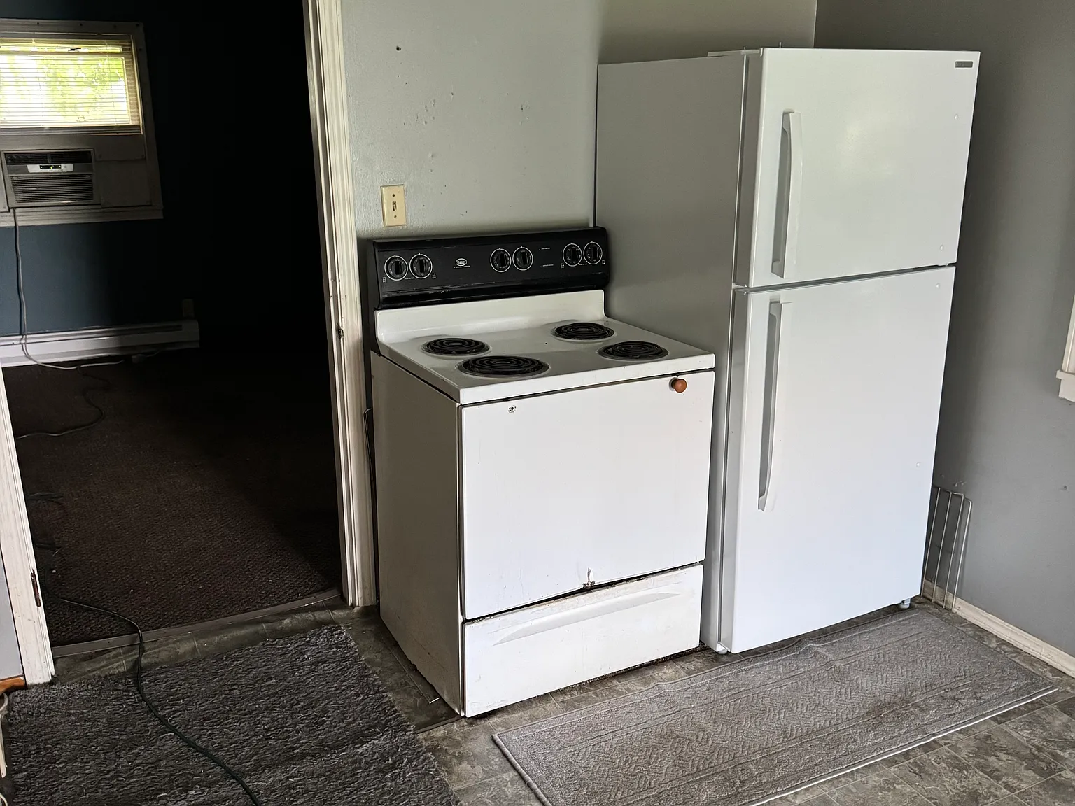 1 bed, 900 sqft, $575 — Photo 2
