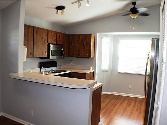 5th image of 3429 Burlington Dr