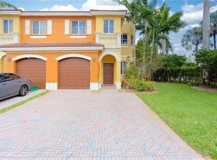 9005 SW 17th Ct, Hollywood, FL 33025