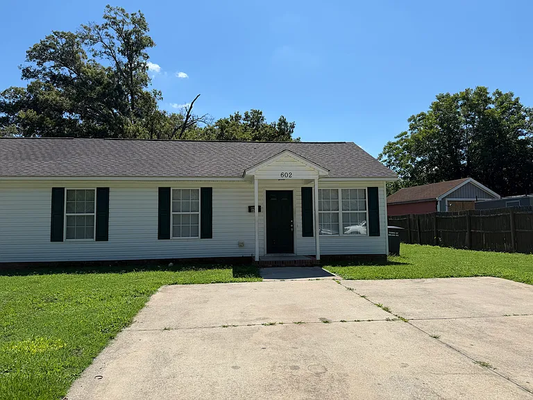 602 Winston Cir — Photo 1