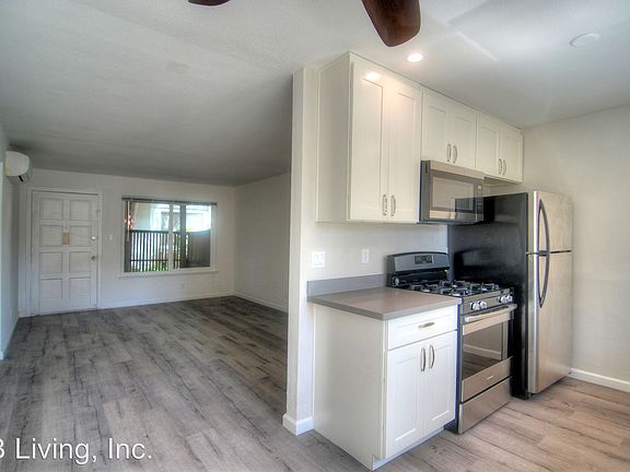 4th image of 300 Franciscan Ct APT 01