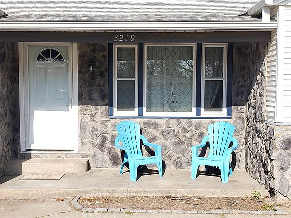 3rd image of 3219 N Elm St