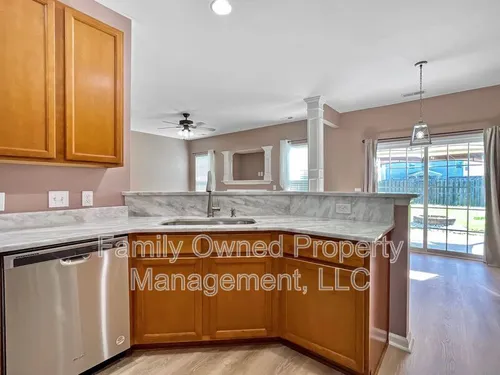 1004 Whitlow Blvd Photo 1
