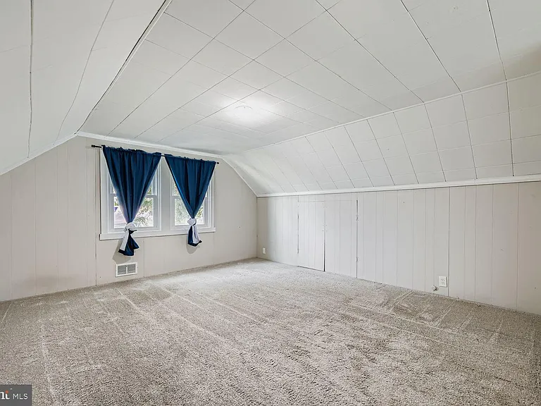 515 Taney Ave — Photo 14