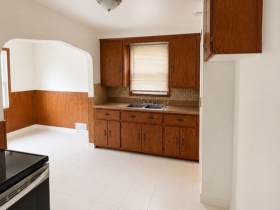3rd image of 15833 Bringard Dr