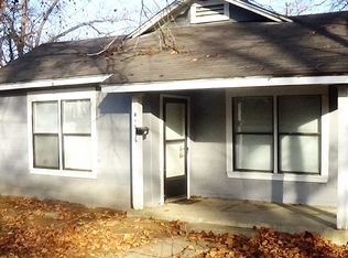 415 7th St SW, Paris, TX 75460