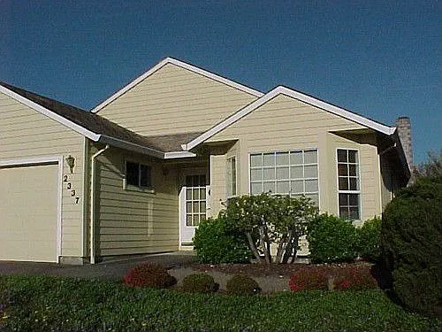 2337 NE 155th Pl photo 1