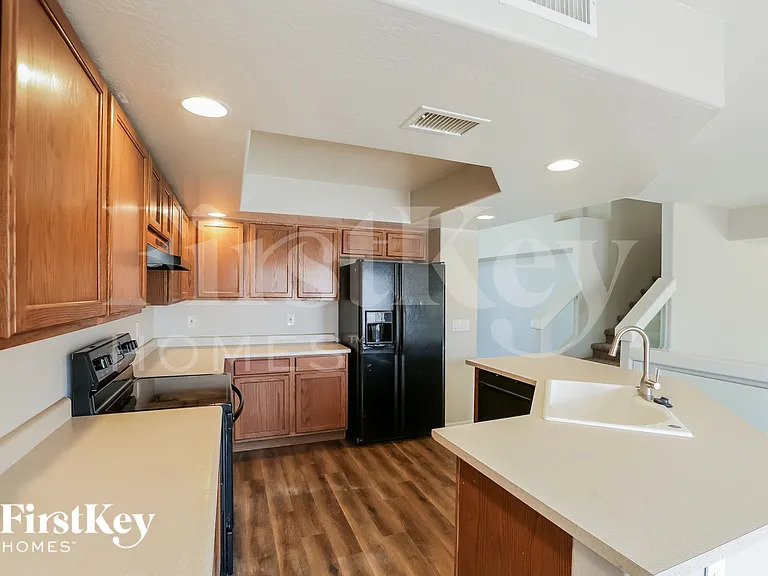 7963 W Marlette Ave — Photo 8