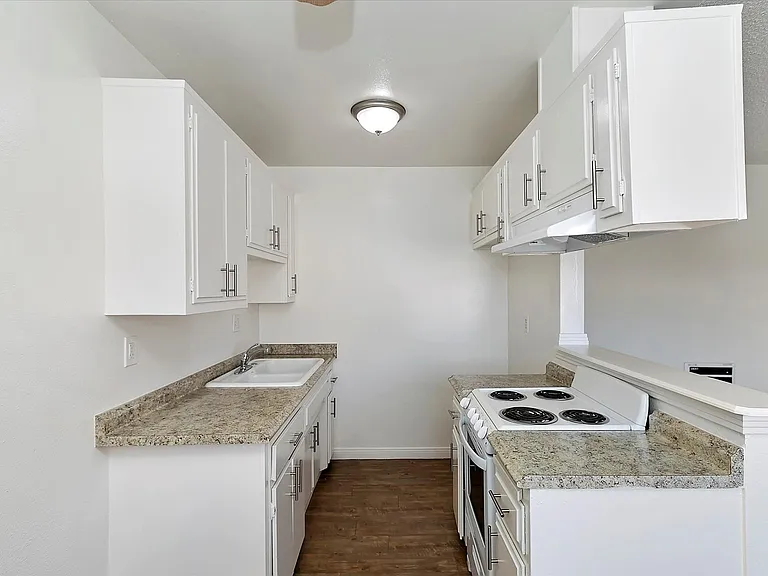 16229 Woodruff — Photo 12
