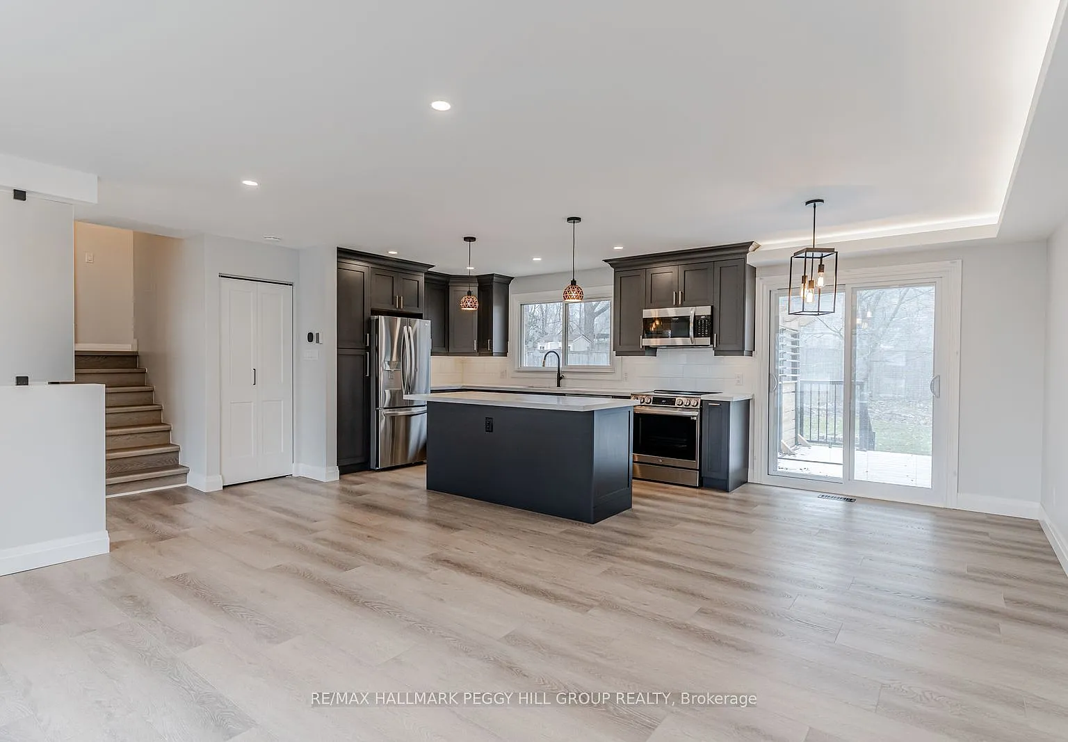 3 bed, $2,400 — Photo 3