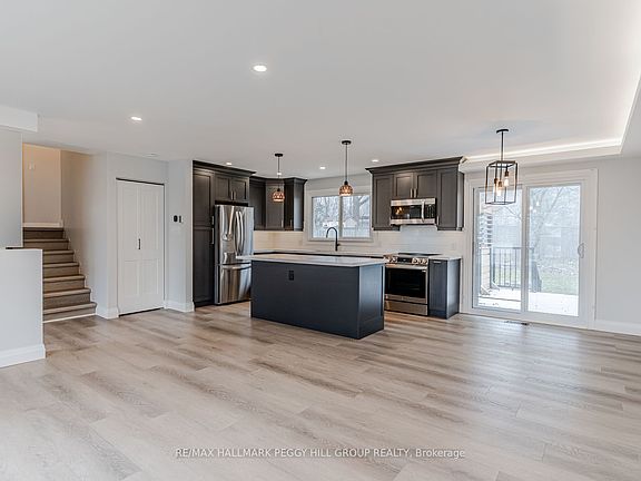 3rd image of 20 Ottaway Ave