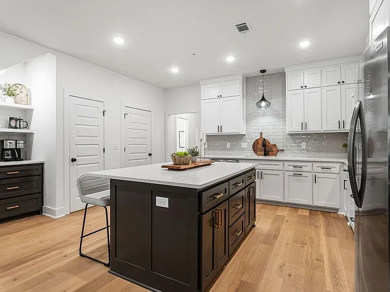 4126 W Olive St — Photo 5