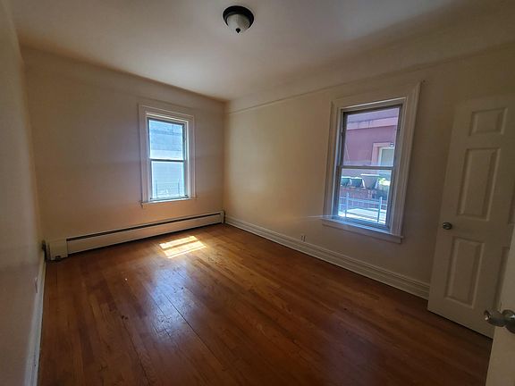 4th image of 4324 Carpenter Ave APT 1
