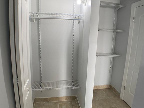5th image of 4519 N Clarendon Ave #206